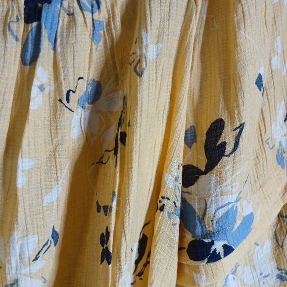 Butter Yellow w/ Blue Floral Square Neck Women's Top Sz XL - Picture 3 of 7